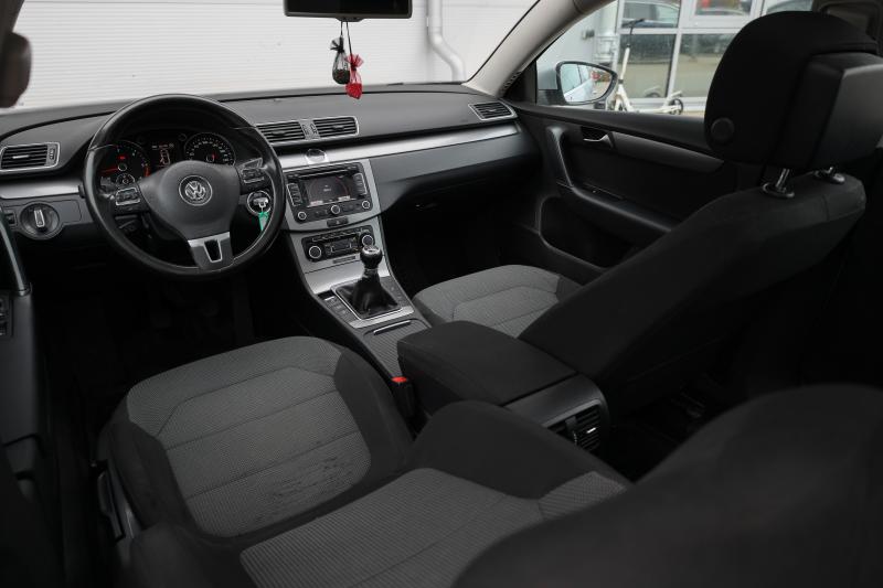 Volkswagen - Passat - pic11