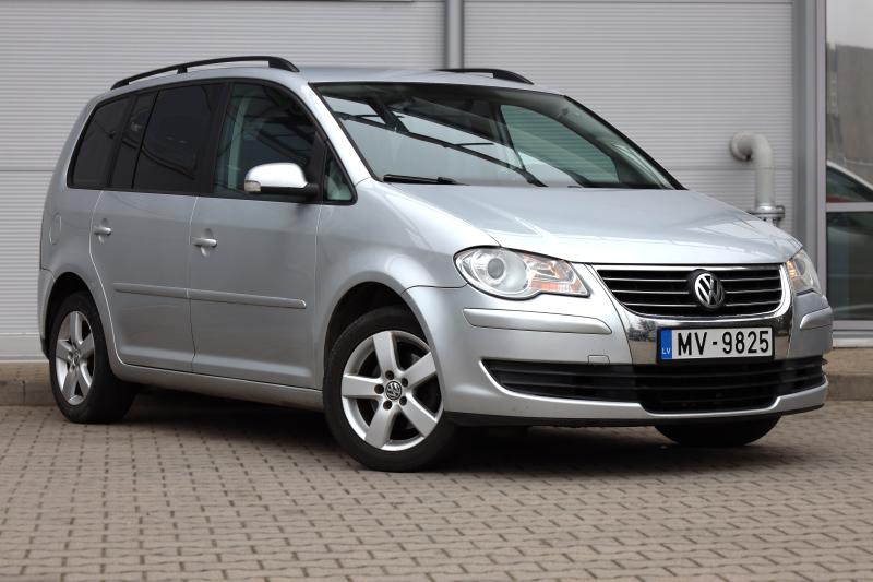 Volkswagen - Touran - pic2