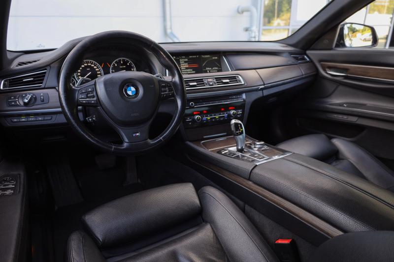 BMW - 740 - pic11