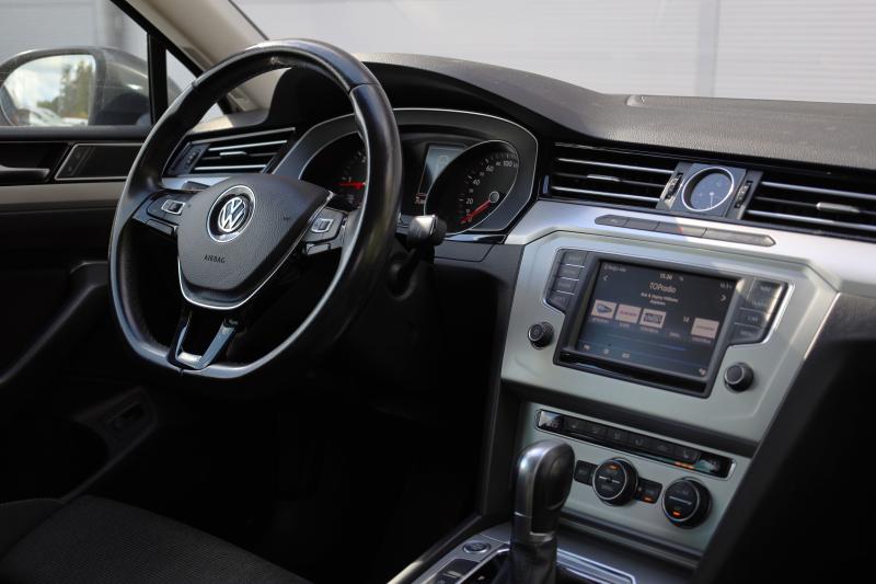 Volkswagen - Passat - pic11