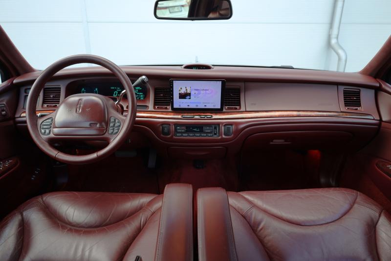 Lincoln - Town Car - pic14