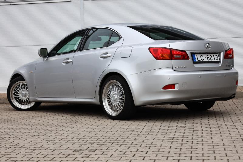Lexus - IS 220 - pic5