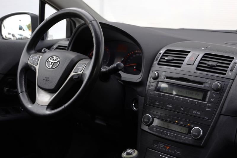 Toyota - Avensis - pic8