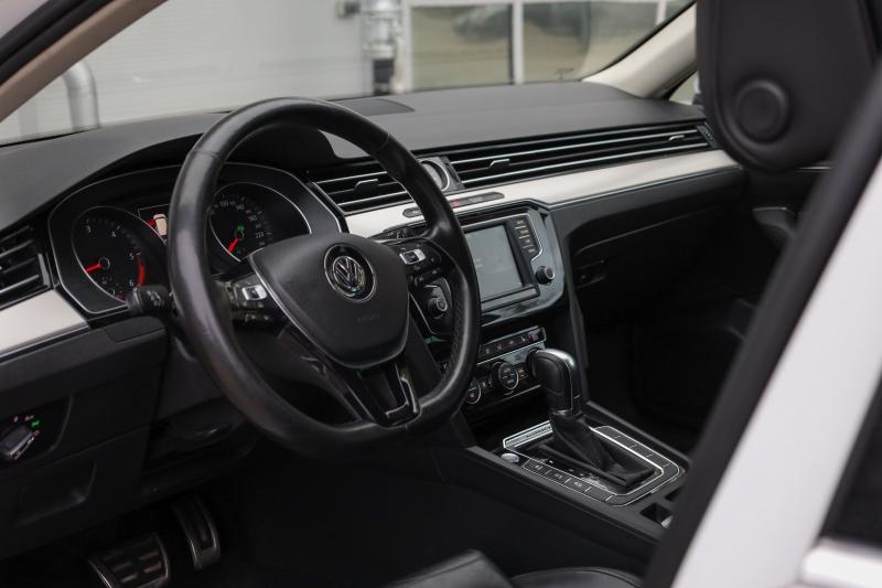 Volkswagen - Passat Alltrack - pic10