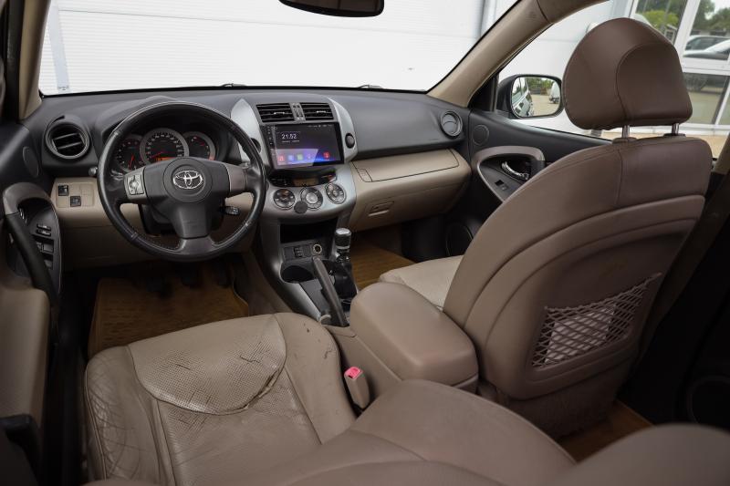 Toyota - RAV4 - pic10