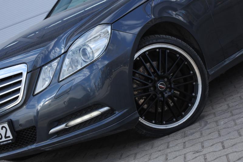 Mercedes-Benz - E300 - pic2