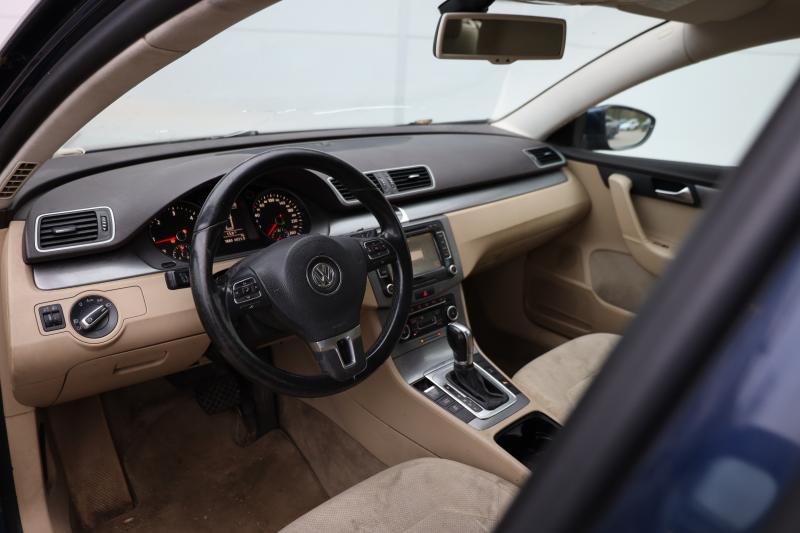 Volkswagen - Passat - pic7