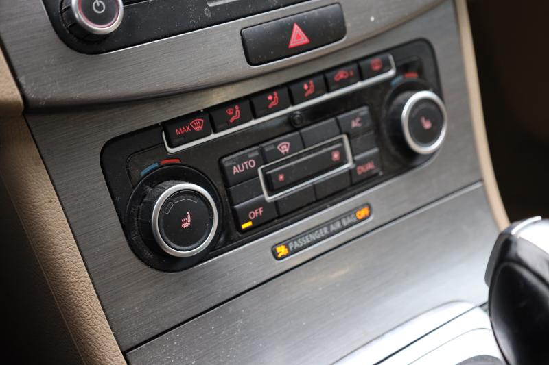 Volkswagen - Passat - pic10