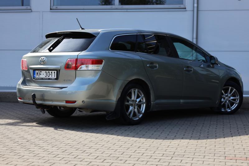 Toyota - Avensis - pic4