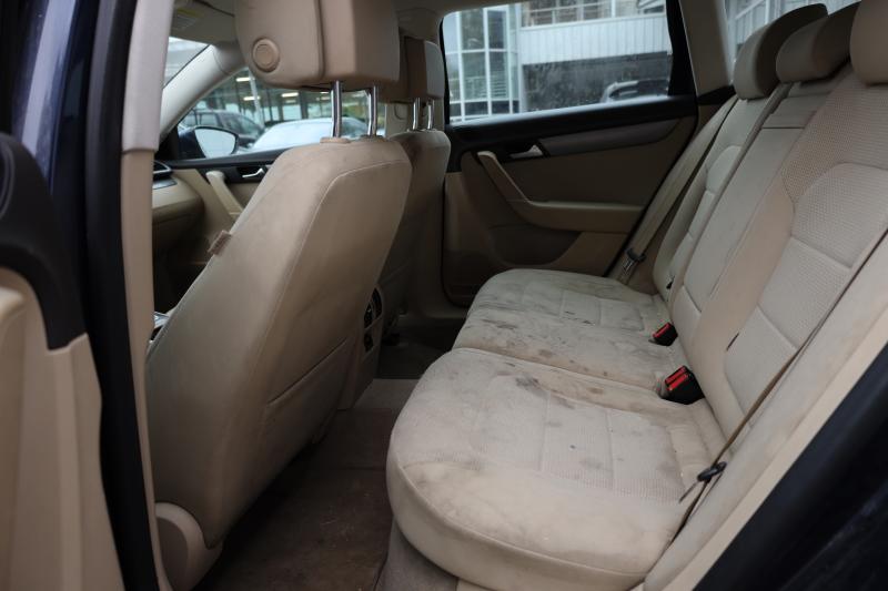 Volkswagen - Passat - pic11