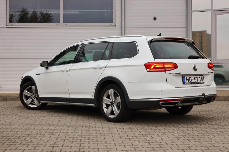 Volkswagen - Passat Alltrack - pic6