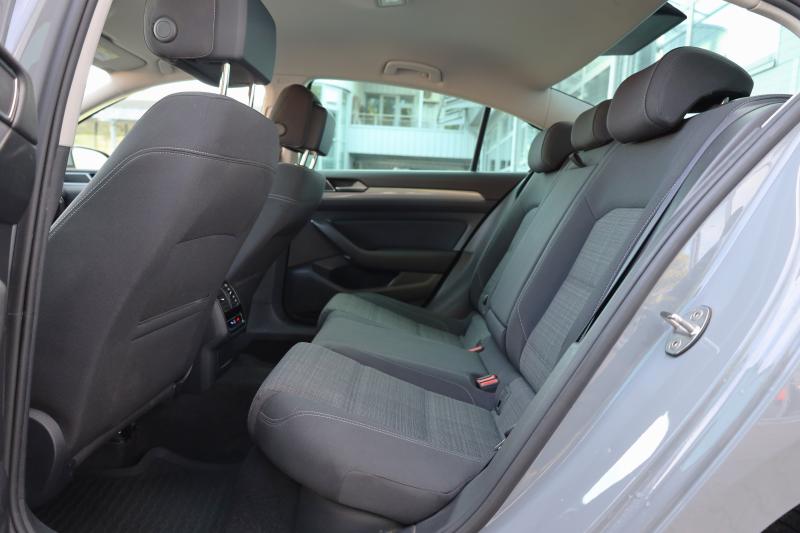 Volkswagen - Passat - pic17