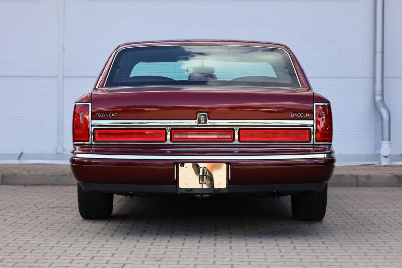 Lincoln - Town Car - pic8