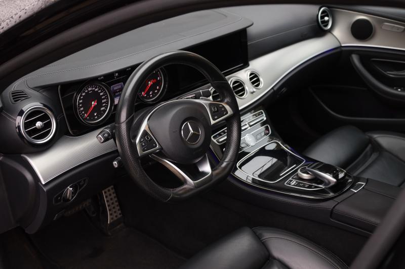 Mercedes-Benz - E220 - pic10