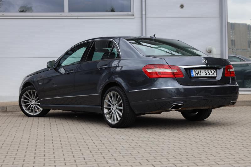 Mercedes-Benz - E200 - pic4