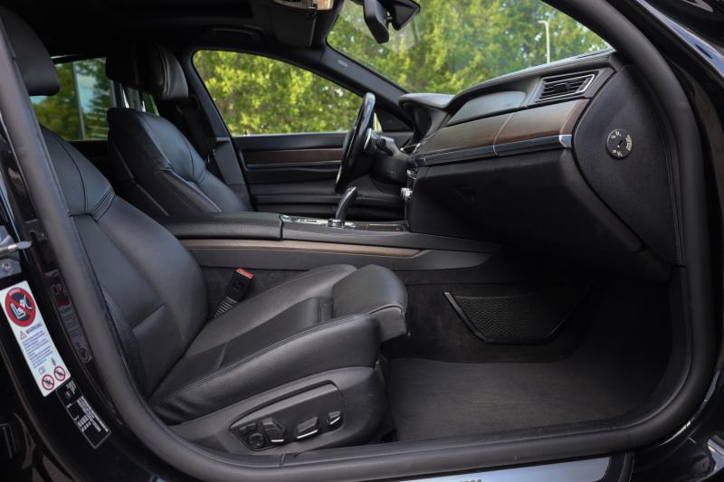 BMW - 740 - pic18