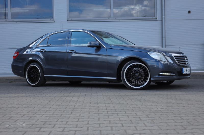 Mercedes-Benz - E300 - pic4