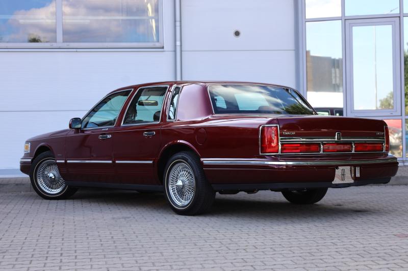 Lincoln - Town Car - pic6