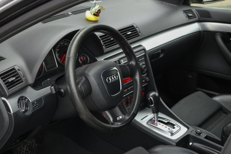 Audi - A4 - pic9
