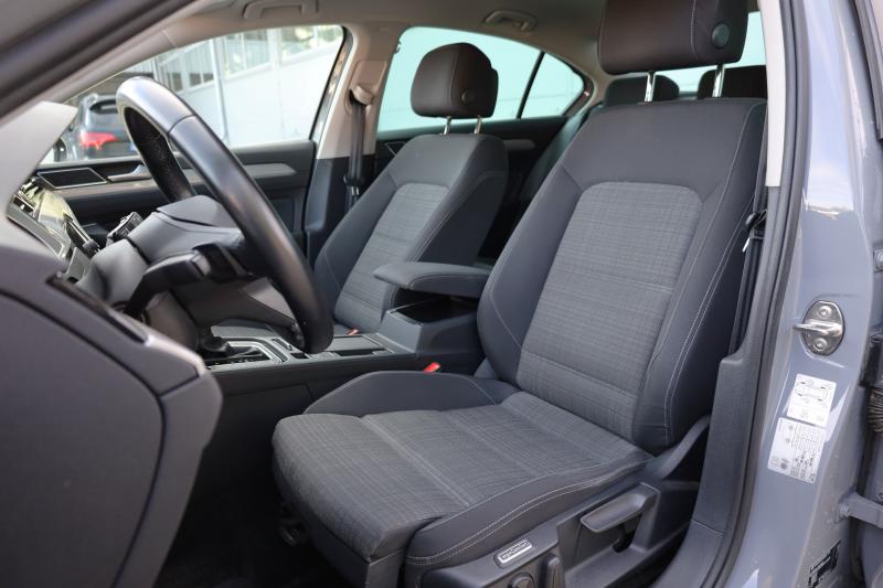Volkswagen - Passat - pic12