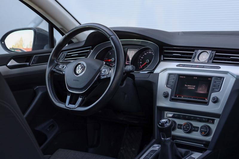 Volkswagen - Passat - pic18