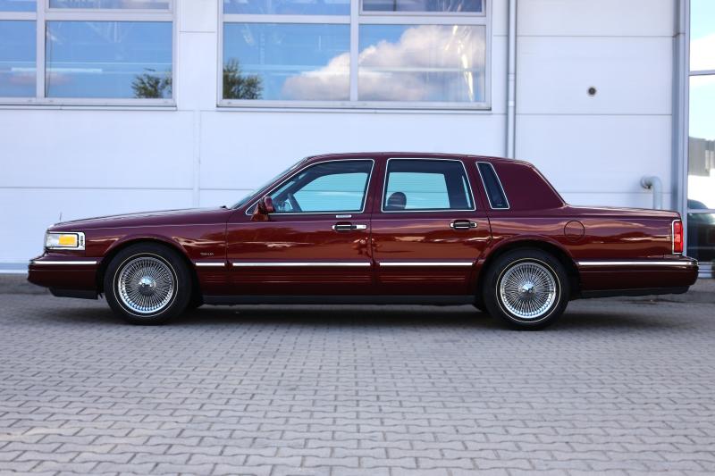 Lincoln - Town Car - pic11