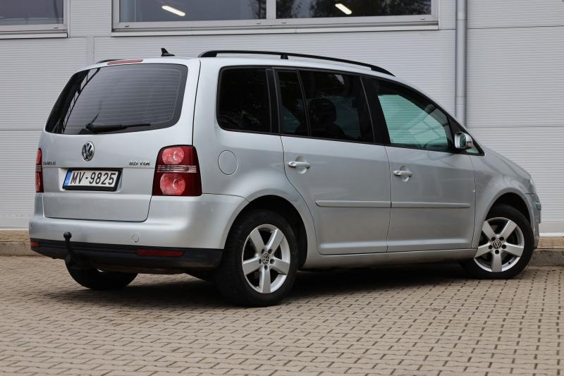 Volkswagen - Touran - pic4
