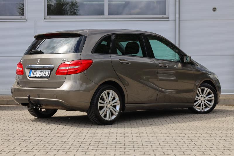 Mercedes-Benz - B180 - pic7