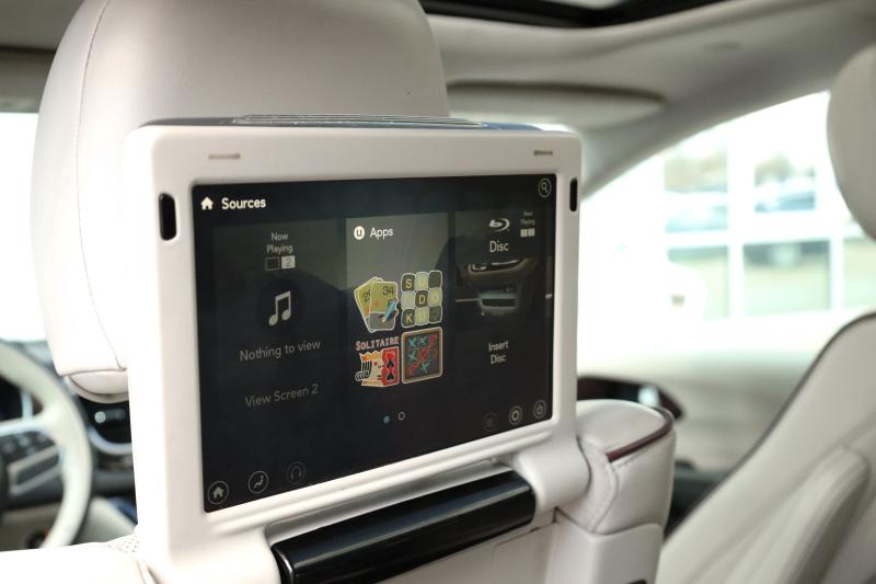 Chrysler - Pacifica - pic18