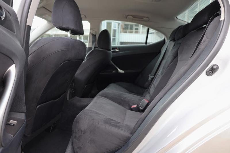 Lexus - IS 220 - pic16
