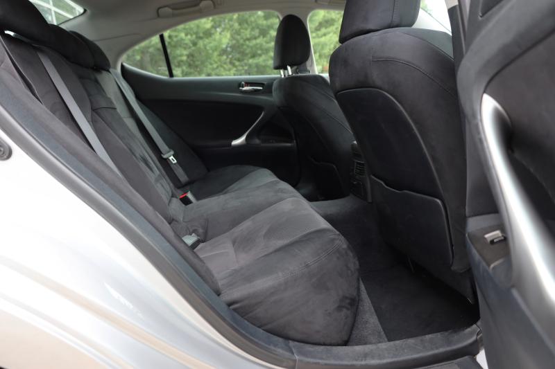 Lexus - IS 220 - pic17