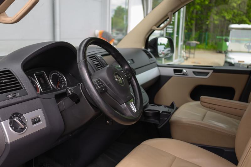 Volkswagen - Multivan - pic10