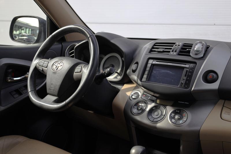 Toyota - RAV4 - pic10