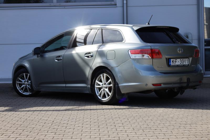 Toyota - Avensis - pic3