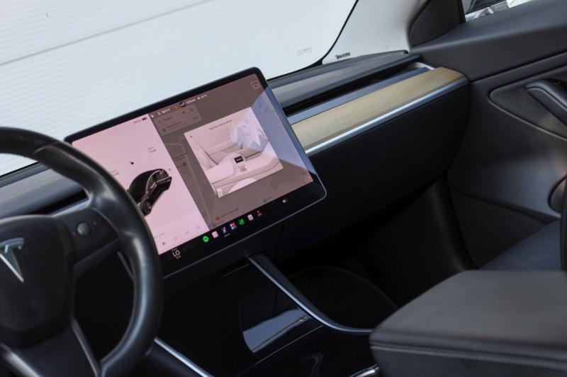 Tesla - Model 3 - pic11