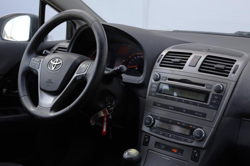 Toyota - Avensis - pic9
