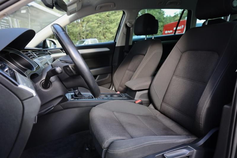 Volkswagen - Passat - pic9