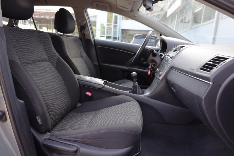 Toyota - Avensis - pic10