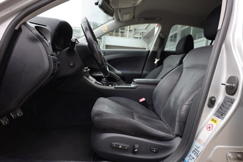 Lexus - IS 220 - pic10