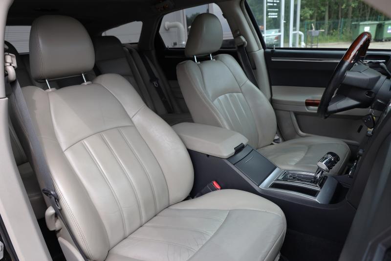 Chrysler - 300C - pic16