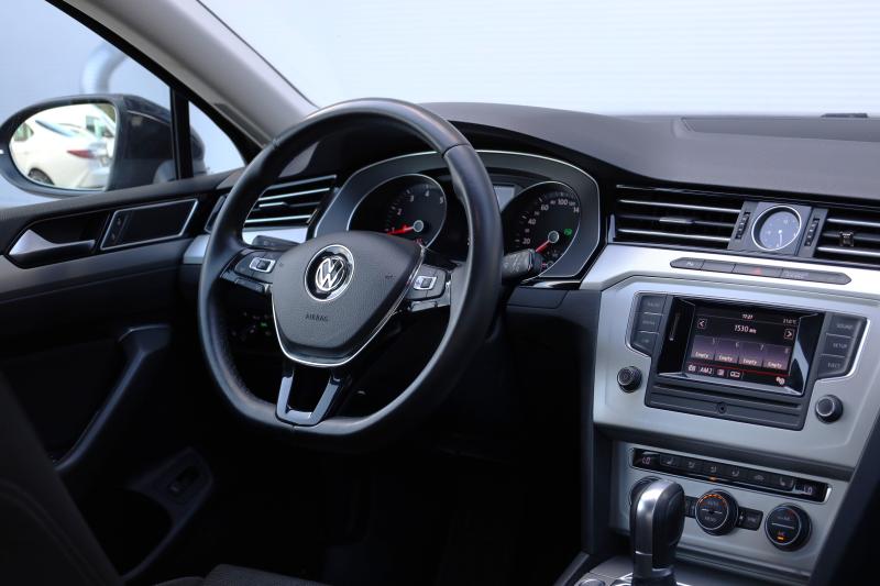 Volkswagen - Passat - pic6