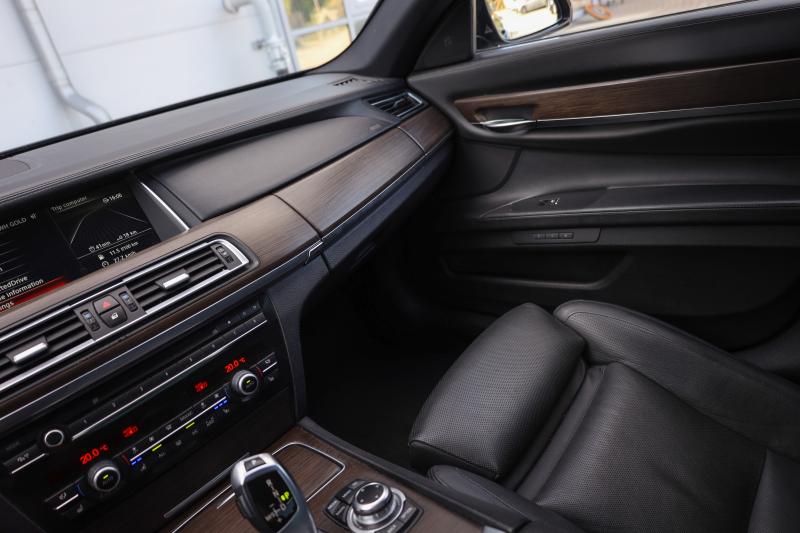 BMW - 740 - pic13