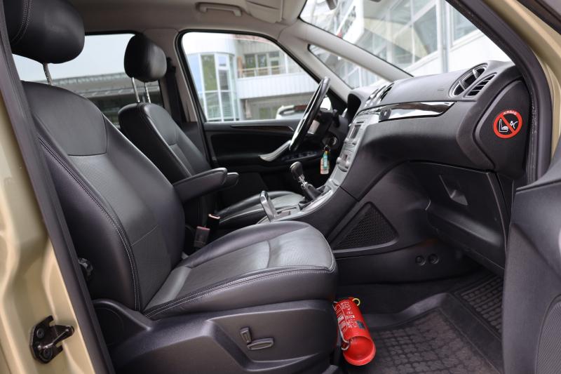 Ford - Galaxy - pic12