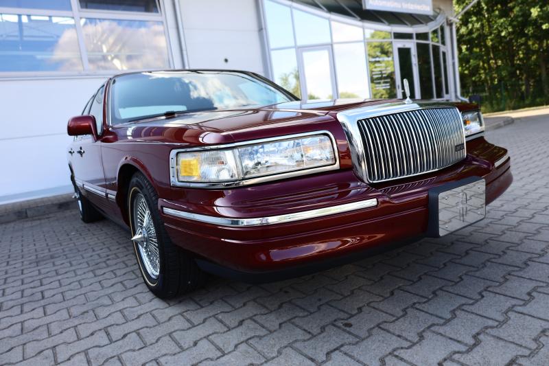 Lincoln - Town Car - pic5
