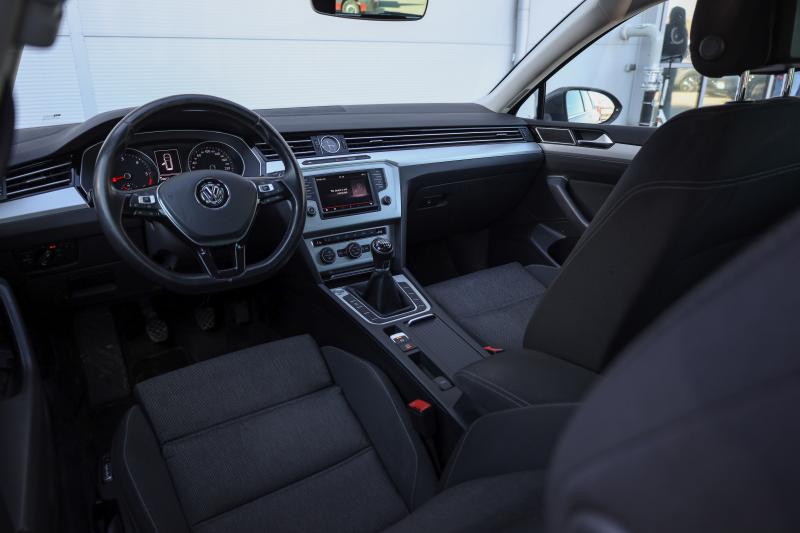 Volkswagen - Passat - pic12