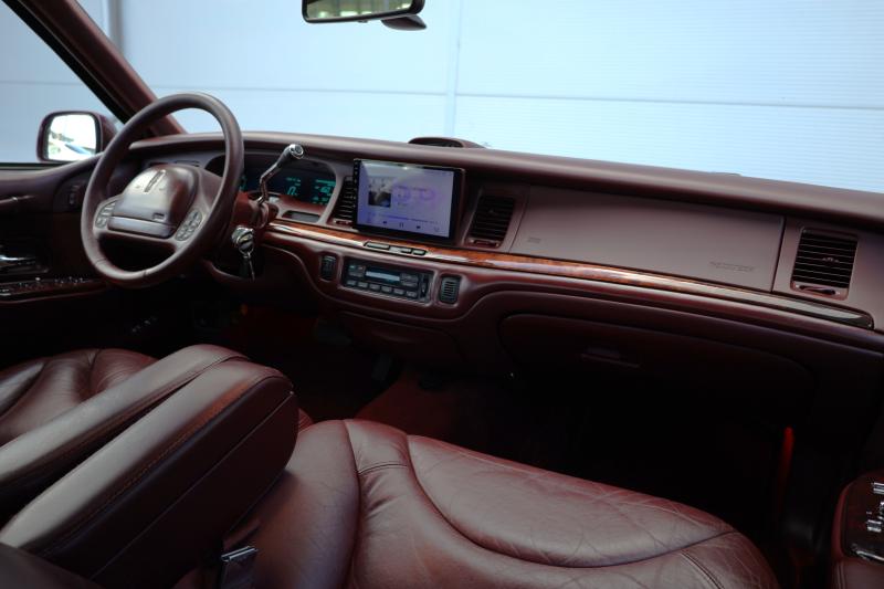 Lincoln - Town Car - pic19