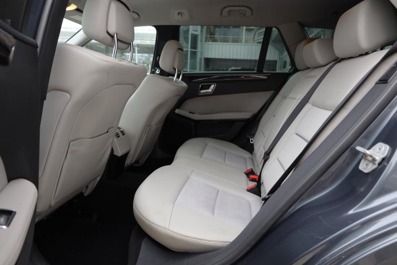 Mercedes-Benz - E200 - pic16