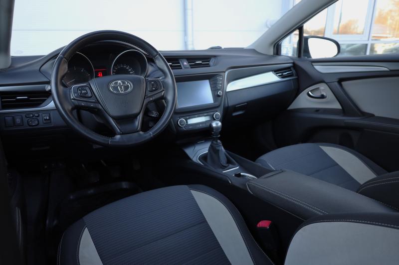 Toyota - Avensis - pic10