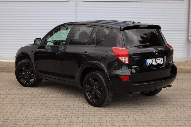 Toyota - RAV4 - pic4