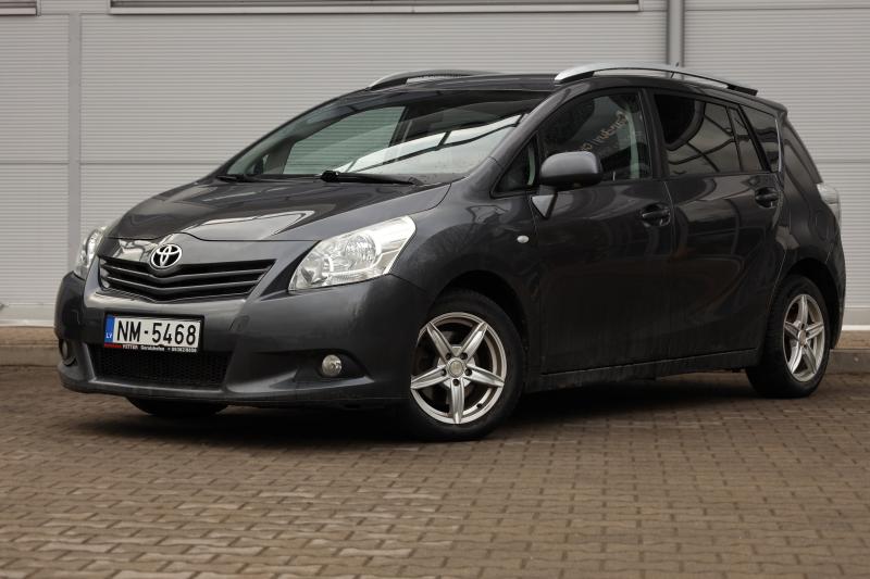 Toyota - Verso - pic1